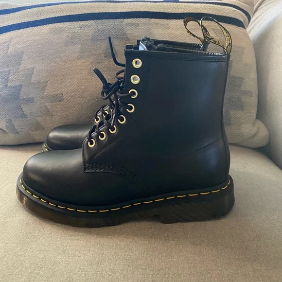 Dr Martens 1460 Blizzard waterproof warmwair Men’s boot SZ 7 NWT